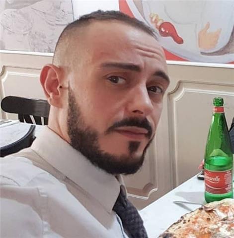 Laureato in Lingue Moderne ed Insegnate scuola secondaria di primo e secondo grado