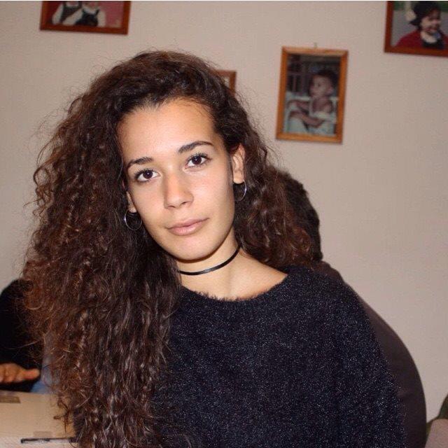 Laureata magistrale in biologia molecolare impartisce lezioni di biologia e materie affini