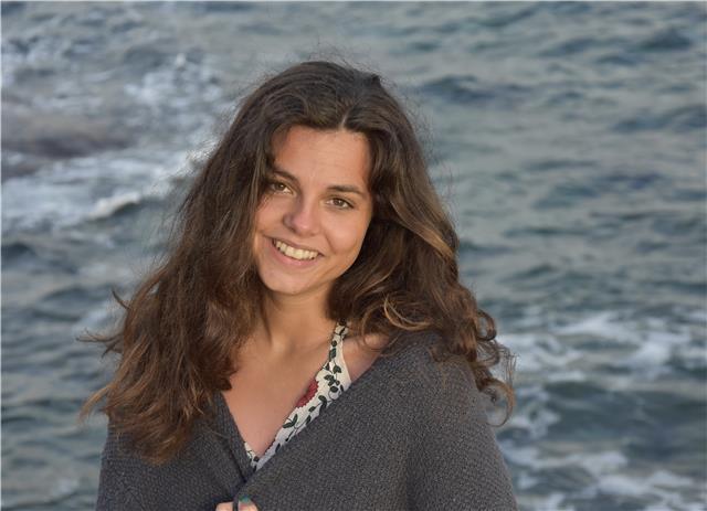 Profesora de infantil y primaria con ganas de ayudar en lengua, naturales, sociales, matemá