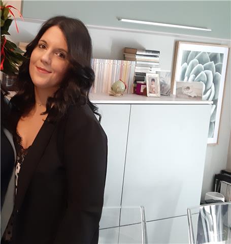 Laureata in biologia ambientale (lm-6) , sono di bari e sono disponibile sia per lezioni a domicilio che online. la materia che insegno è scienze naturali