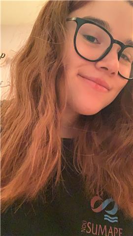 Chica joven imparte clases de matemáticas o cualquier otra asignatura hasta 4rto ESO