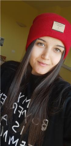 Ragazza 18 anni marocchina, a Settimo torinese insegna francese!