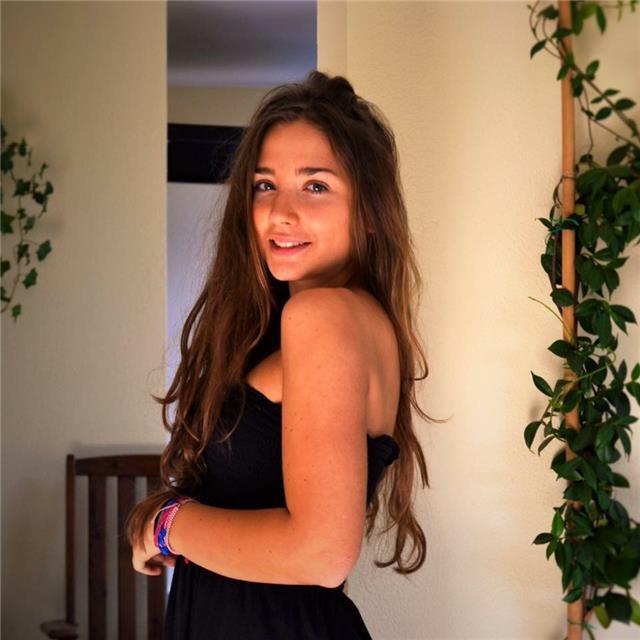 Matricola in mediazione linguistica disponibile per dare ripetizioni di spagnolo a ragazzi di medie e superiori