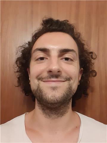 Appassionato di inglese molto ferrato in grammatica e lessico offre lezioni su misura