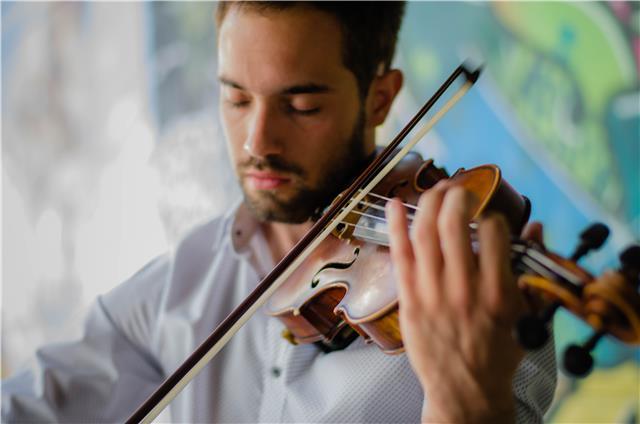 Classes particulars de violí i/o llenguatge musical