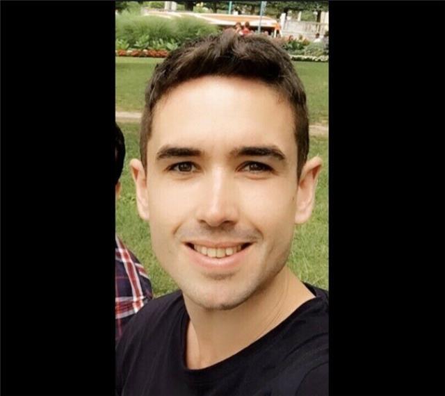 Native English speaker and Primary School Teacher