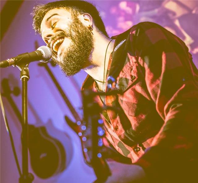 Musicista decennale impartisce a Peschiera B. - MI (e zone limitrofe) lezioni di chitarra, dalle basi alle nozioni più avanzate