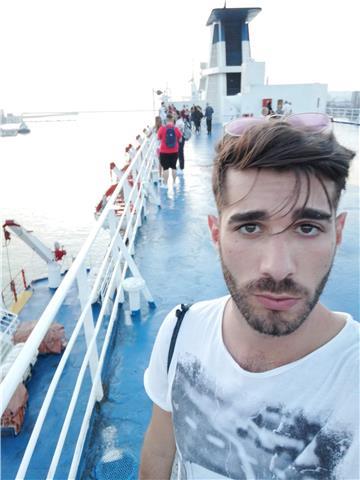 Laureato in psicologia con la passione per i numeri impartisce ripetizioni di matematica agli alunni della scuola media e del biennio superiore. 
oltre ad imparare e divertirsi con la matematica si lavorerà anche sulla motivazione allo studio e sull'autoe