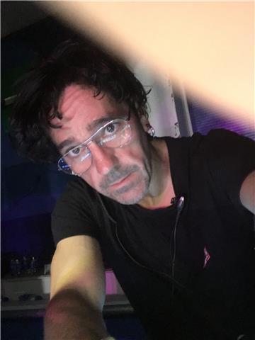 Profesor de música y sonido con más de 20 años de experiencia da clases de iniciación a domicilio en la zona de el bierzo