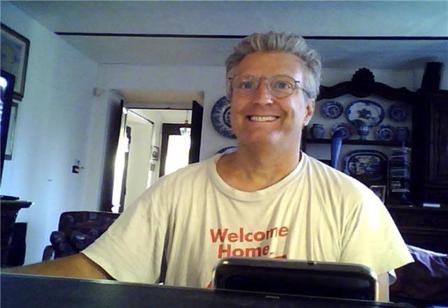 Sono dottore in Giurisprudenza e posso insegnare italiano, geografia, storia, religione, ed ho conseguito abilitazione all'insegnamento di programmi per l'attività con computer