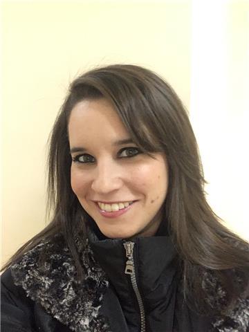 Titulada en canto por la escuela superior de canto de madrid, ofrece clases de canto por zona alcalá de henares, azuqueca y cercanos