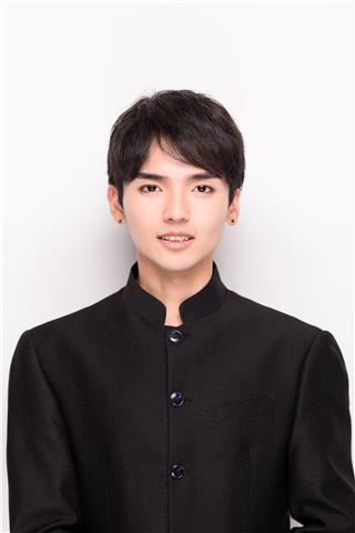 Chinese/english/korean（learn language with a multilingual speaker）