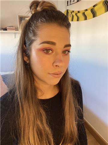 Estudiante de magisterio, con experiencia en impartir clases particulares de diferentes materias