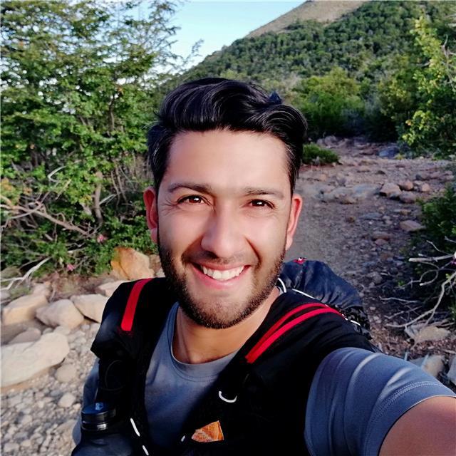 Soy licenciado en ciencias del deporte, experto en entrenamiento funcional, atletismo y trail running. Trabajo como profesor de educación física en la armada por lo que el cumplimiento de objetivos y un continuo hábito de actividad física es muy important