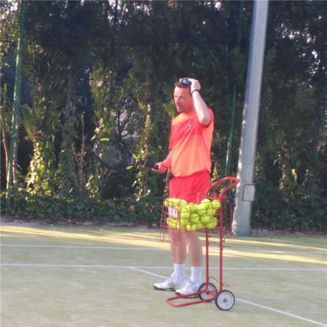 Clases de tenis particulares y en escuela