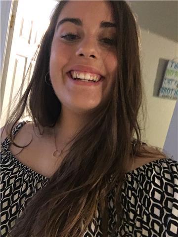 Doy clases de inglés a nivel de primaria y eso.también ofrezco clases de todas las materias a nivel de primaria