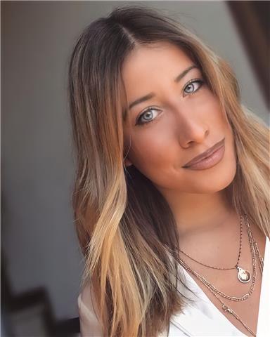 Studentessa che ha frequentato il liceo linguistico e una scuola di lingua in Spagna impartisce ripetizioni