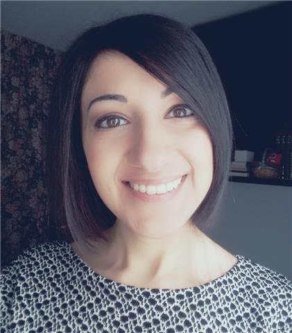 Laureata in Lingue e Letterature Straniere offre lezioni di lingua inglese, francese e discipline umanistiche, servizio traduzione e redazione