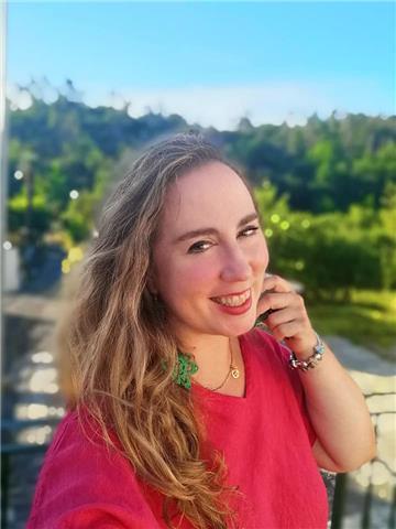 Madrelingua spagnola Docente universitaria ,laureata in Turismo impartisce lezione di Spagnolo
