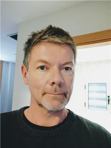 Profesor de inglés nativo con 25 años de experiencia da clases individuales o en grupo. todos los niveles. preparación para el first, cae, proficiency. especialista en clases on-line (zoom)