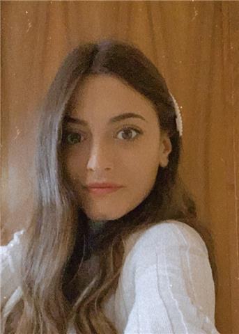 Laureata in lettere impartisce lezioni private e aiuto compiti. ( dalla primaria alle secondarie di primo e secondo grado)