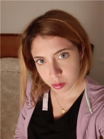 Sono una studentessa laureata in filosofia, offro ripetizioni in tutte le materie umanistiche a studenti di scuola secondaria e università, fino alle scuole medie sono disponibile anche materie scientifiche