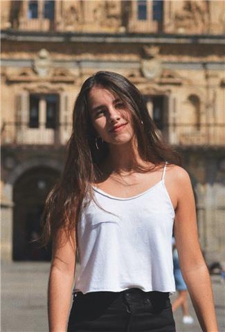 Soy pianista profesional soy una persona muy abierta y extrovertida, me gustaría dar clases a aquellos que les guste y les cueste entender esta asignatura con la que disfrutarán como nadie