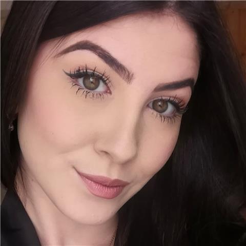 Studentessa laureanda di 22 anni in Mediazione linguistica e interculturale. Livello C1, in Inglese B2 in Francese e in Spagnolo. Livello base Lingua dei Segni Italiana. Impartisco lezioni private online e frontali per studenti dai 6 anni in su. Preparazi