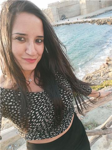 Sono una studentessa dell'università della Calabria e mi piacerebbe aiutare qualcuno che ha necessità di imparare
