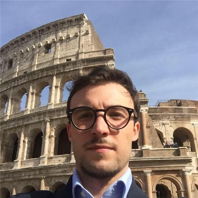 Laureando in Medicina e Chirurgia, diplomato indirizzo Classico, offre lezioni e sostegno studio ad alunni di scuole secondarie di ogni grado