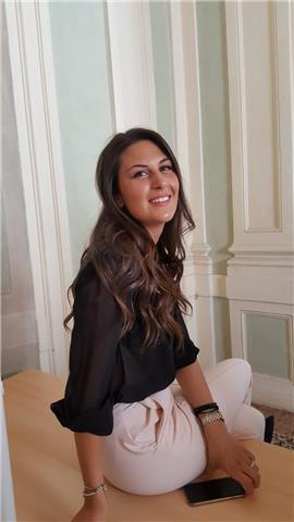 Laureata in giurisprudenza offre lezioni di diritto