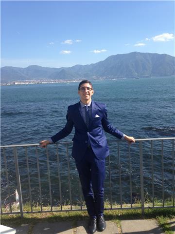 Diplomato con massimo dei voti e con esperienza pluriennale nel campo delle ripetizioni. Praticamente un doposcuola che cammina!