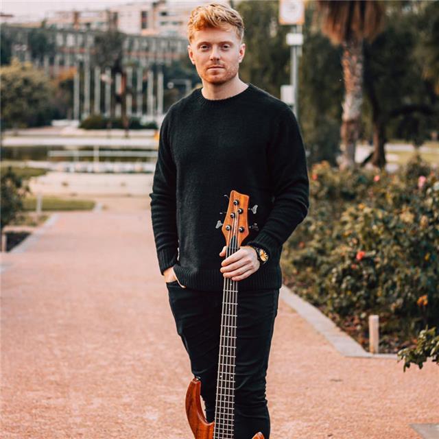 Clases de guitarra y bajo en ingles o castellano