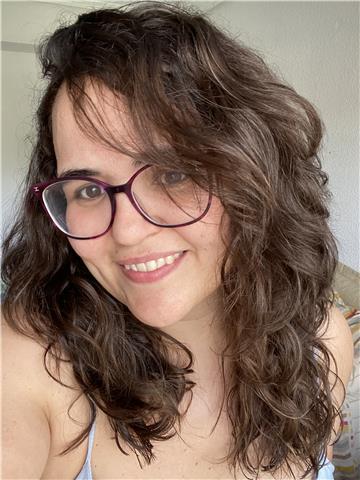 Profesora nativa de portugués con doctorado, con experiencia en enseñanza para el área de negocios y académico