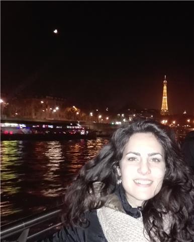 Bilingue italiana/ Francese impartisce lezioni di francese per ragazzi e adulti. Diplomata al liceo linguistico