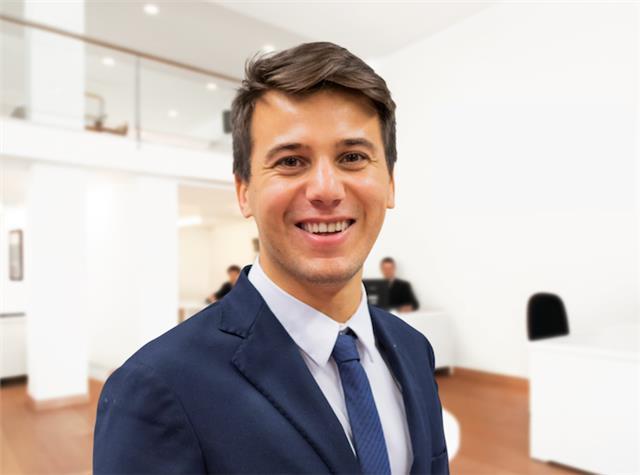 Ex residente in Inghilterra con padronanza madrelingua della lingua e della grammatica impartisce lezioni di inglese, traduzioni e conversazione per ogni età e livello. Contattami senza impegno e possiamo decidere insieme di cosa hai più bisogno