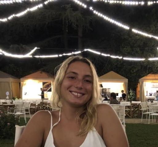 Profesora de apoyo escolar especializada en ciencias y técnicas de estudio