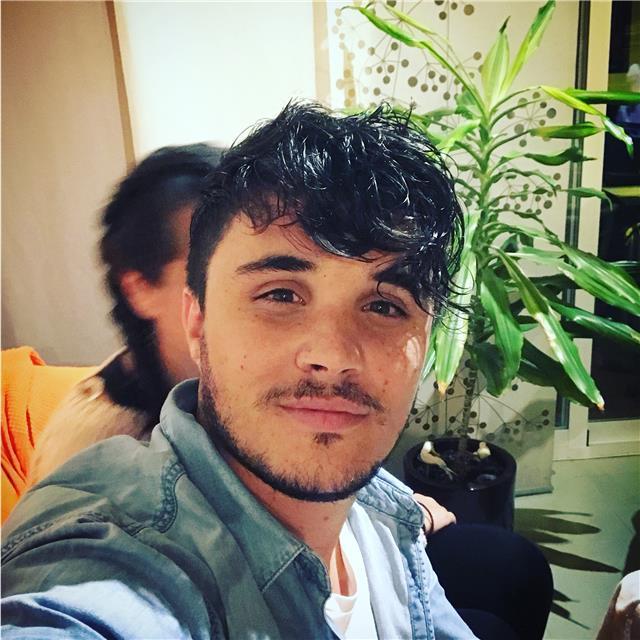 Grado en magisterio de primaria, además título de monitor de tiempo libre . puedo dar clases de lengua, matemáticas, lengua, naturales, etc