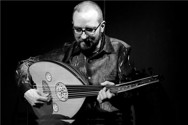 Clases de oud (laúd árabe) / Oud lessons