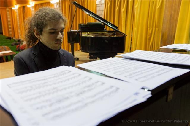Insegnante di pianoforte, teoria, solfeggio, analisi, armonia, contrappunto, composizione, orchestrazione, pianista accompagnatore