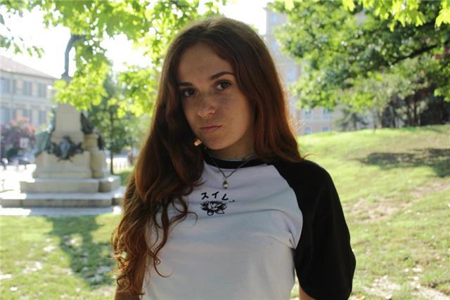 Studentessa di lingue offre lezioni di lingua inglese