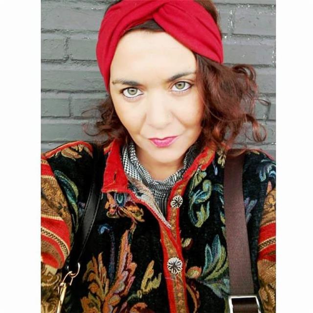 Native spanish basque woman with degree in psychologist and master in anthropology give spanish classes. also international experience living abroad.