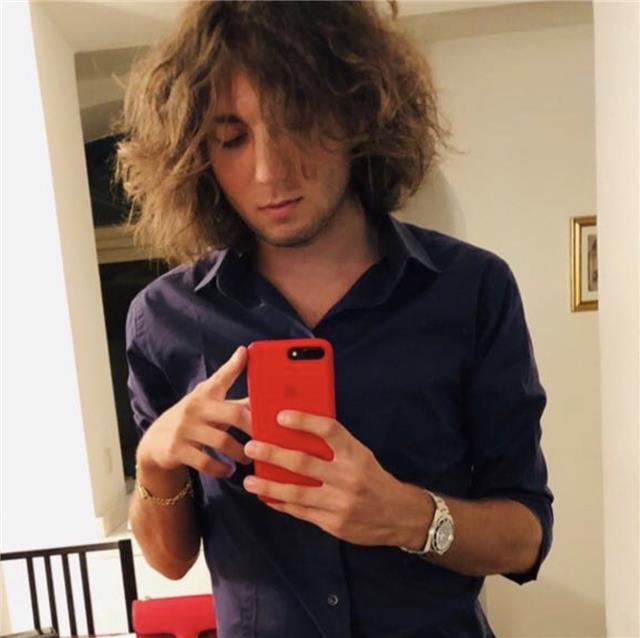 Studente 19enne con certificate abilità linguistiche (inglese c1, francese b2, tedesco b1) si offre disponibile per ripetizioni