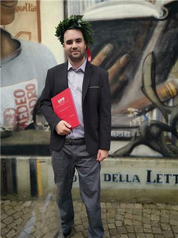 Ciao a tutti sono un giovane laureato triennale in lingue straniere moderne. 
Sono disponibile a dare ripetizioni di inglese e spagnolo. 
Contattatemi se interessati 
Grazie