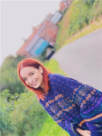 Profesora de inglés se ofrece como apoyo escolar y más