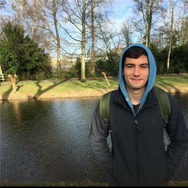 Estudiante de derecho en cuarto curso con conocimientos amplios en lengua castellana, matemáticas, química, biología y cualquier materia que se requiera.
Tanto a niños como a bachiller