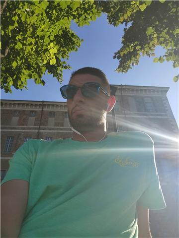 Ragazzo bilingue italo spagnolo disposto a insegnare tutte e due le lingue