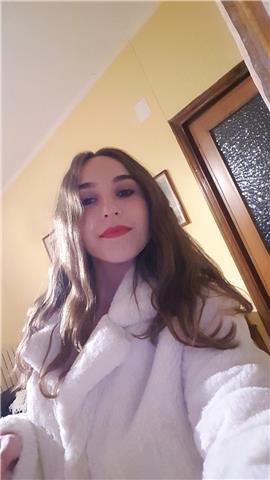 Insegnante di spagnolo con certificazione linguistica DELE B2, diploma di maturità linguistica e studentessa presso Università di Lettere Moderne a Pisa