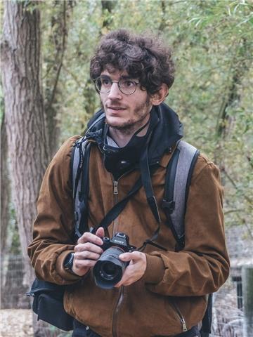 Photographe videaste diplômé, j’encadre des formations auprès des jeunes, et je réalise des shootings, tournage pour divers associations, entreprises et particuliers