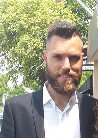 Insegnante di inglese, 34 anni, laureato in lingue